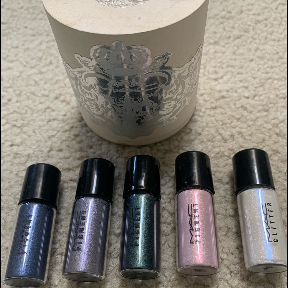 Brand new Mac eyeshadows